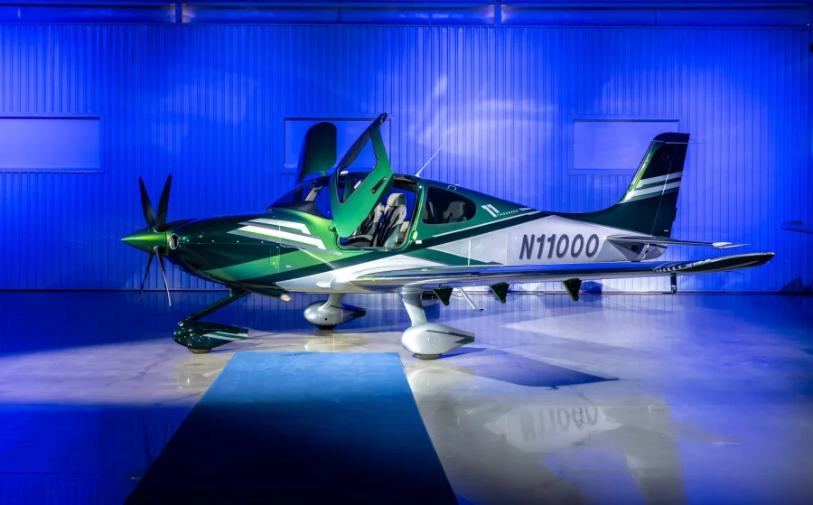 Cirrus delivers 11,000th SR Series aircraft